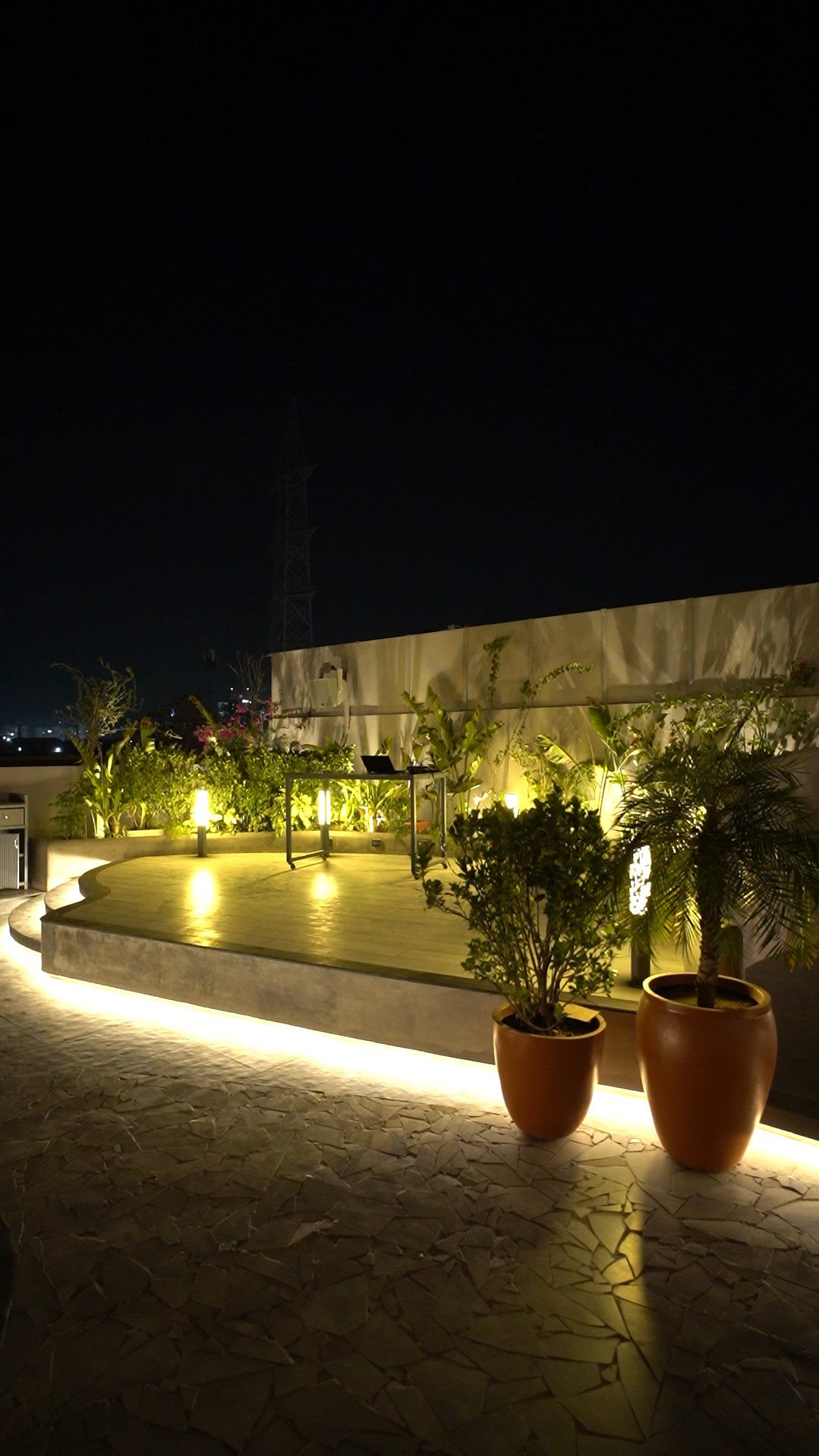 Cafe Delhi Heights